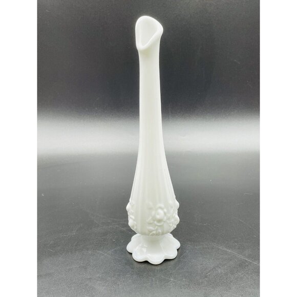 Fenton #9256 Cabbage Rose Swung White Milk Glass Bud Vase Footed Ribbed Vintage - Picture 2 of 8